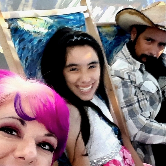 Meet your Posher, Amanda - Picture 8 of 8